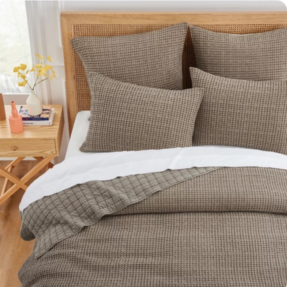 NEW Set Of 2 Crate&Barrel Linen Cotton Pillow Shams 23”x23” Textured Cocoa Soft